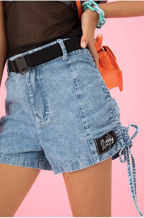 Short Jeans Com Amarração Lateral E Cinto