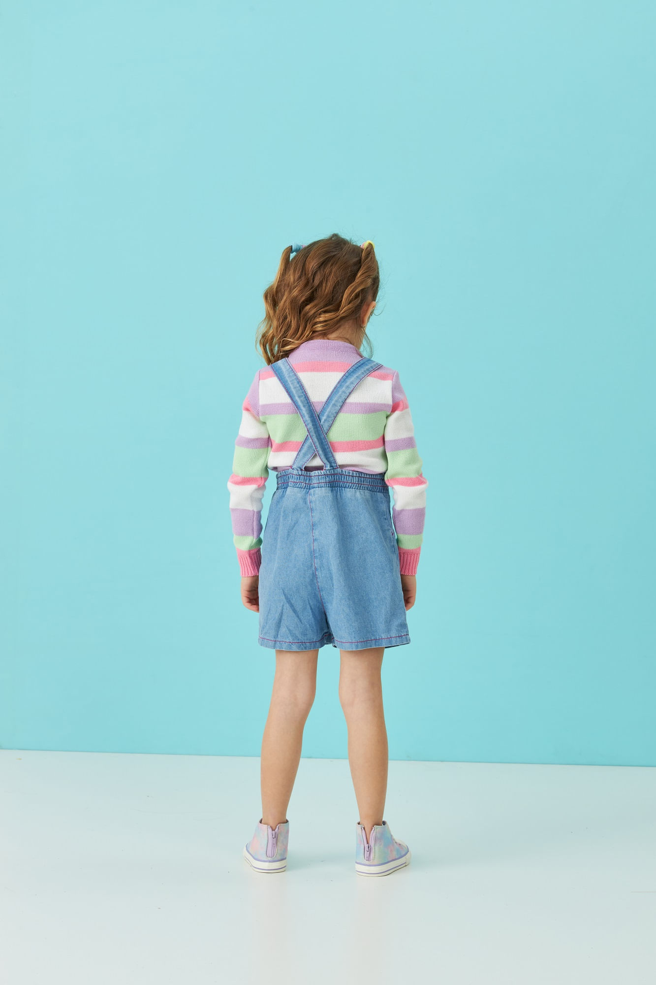 Jardineira-Jeans-Com-Abertura-Por-Botao