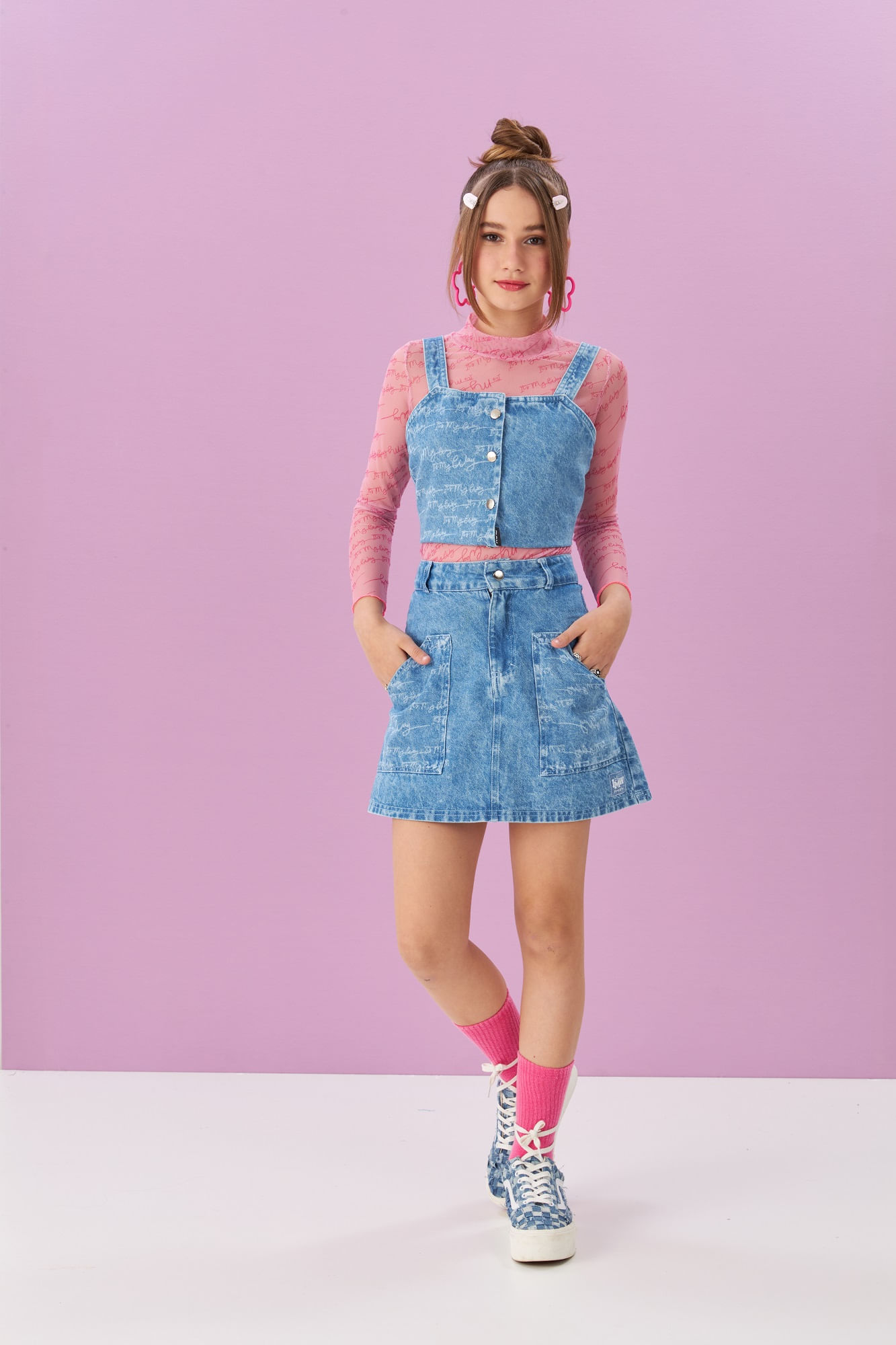 Blusa-De-Tule-Gola-Alta-E-Acabamento-De-Frufru