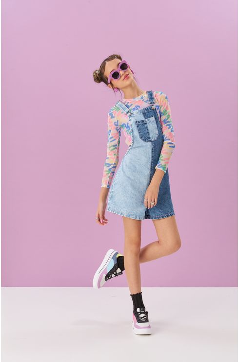 Jardineira Jeans Com Duas Tonalidades