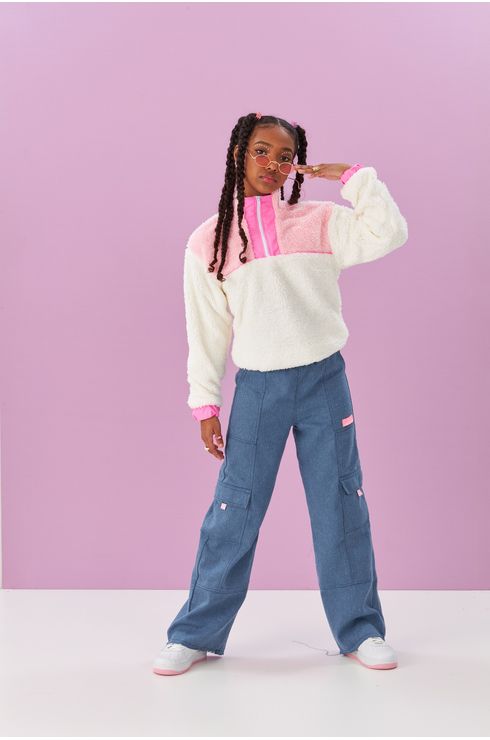 Moletom Maxi De Pele Com Recorte Rosa E Gola