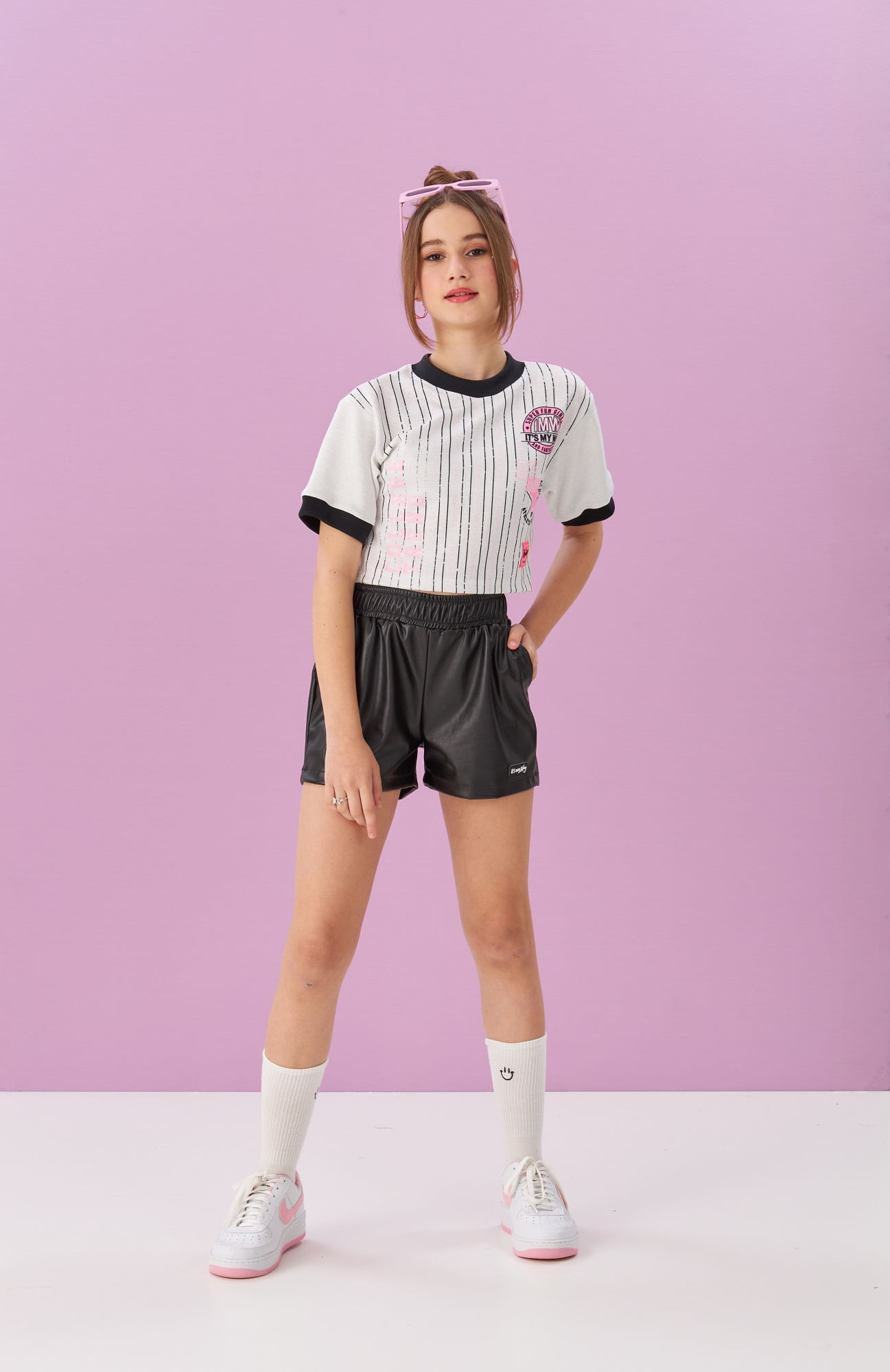 Blusa-Manga-Curta-De-Tricot-Com-Lurex-E-Detalhes-Em-Preto