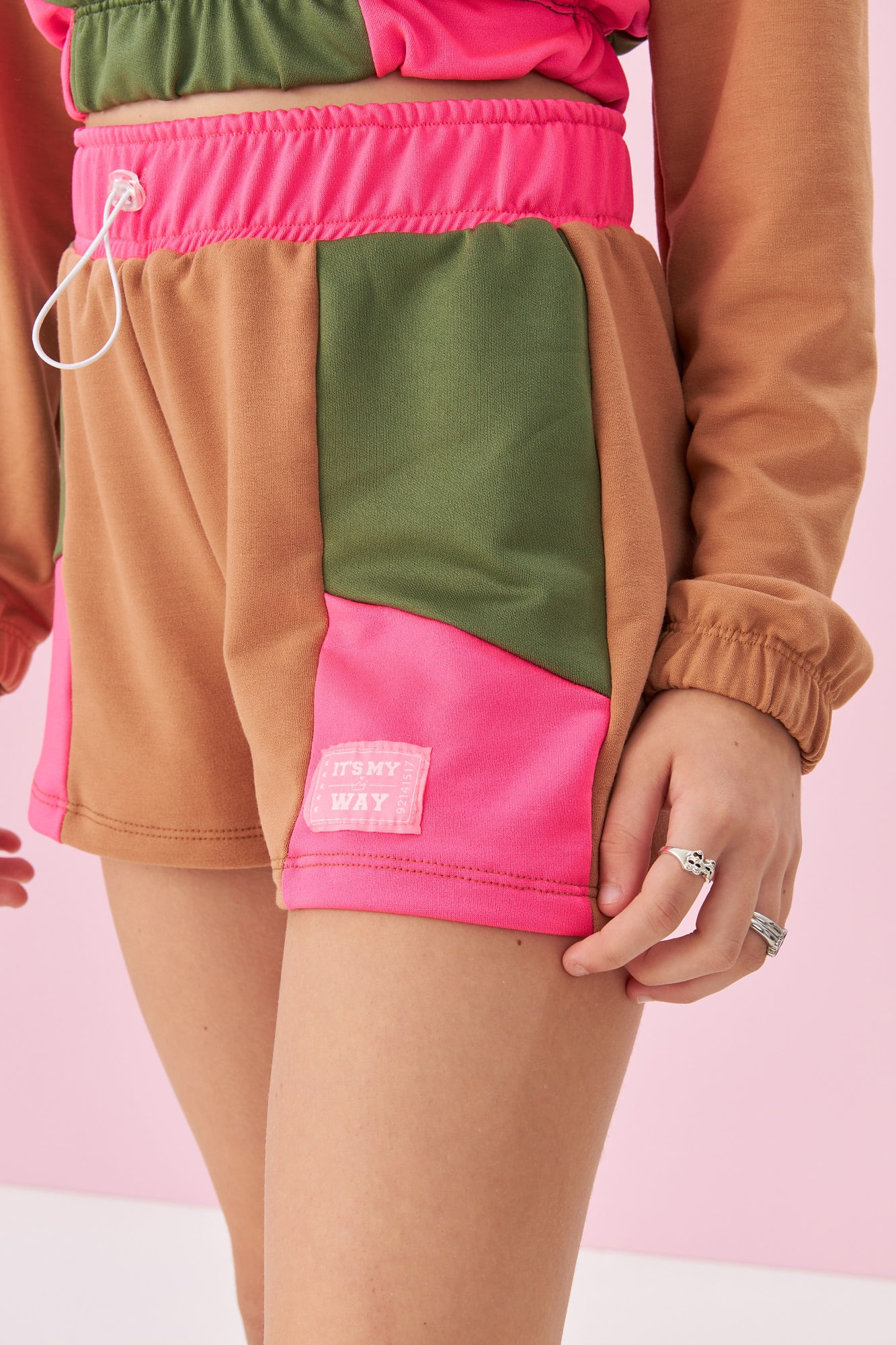 Shorts-Liso-Com-Elastico-Largo-Na-Cintura