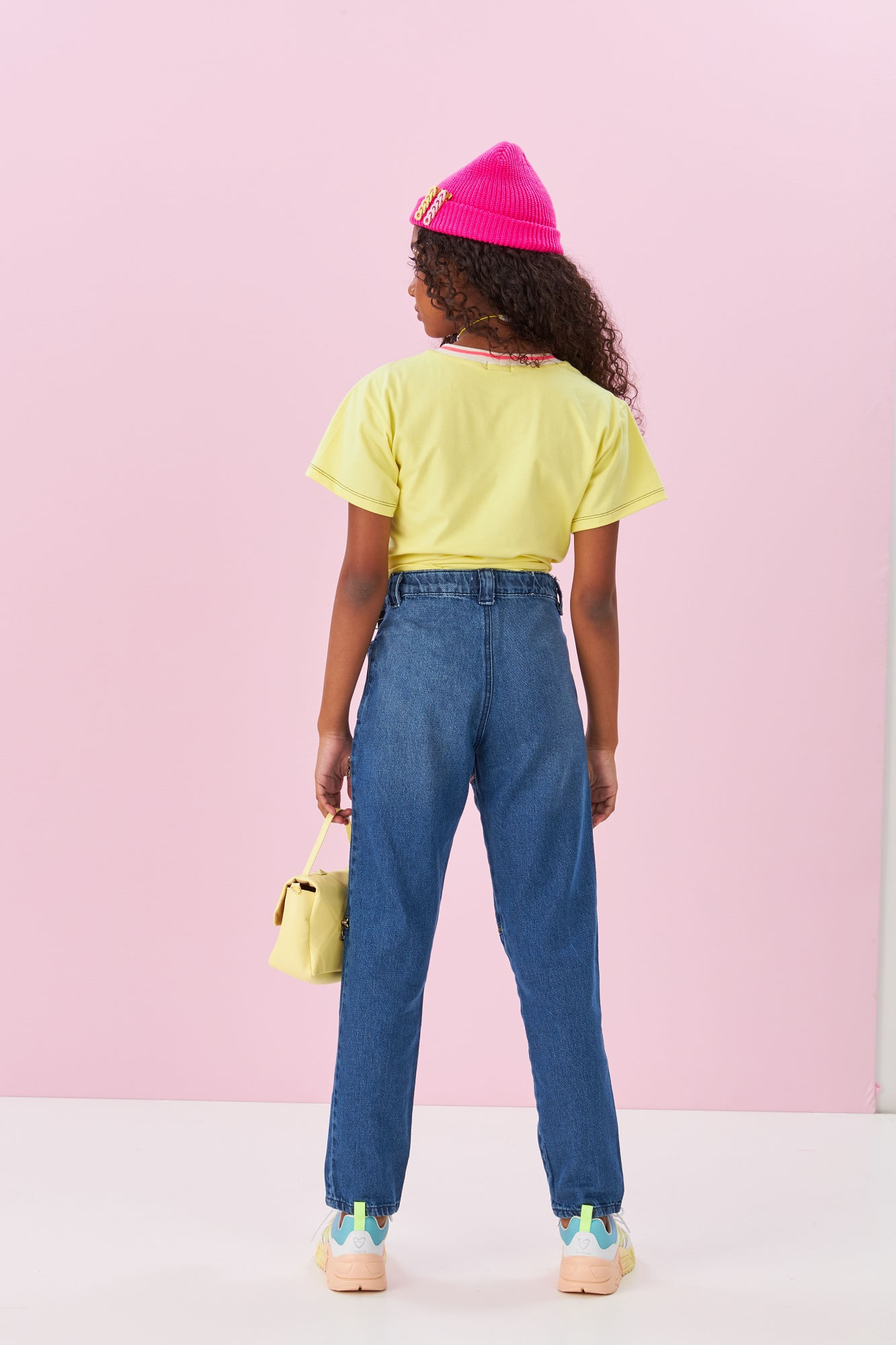 Blusa-Amarela-Com-Bolso-Rosa-Neon