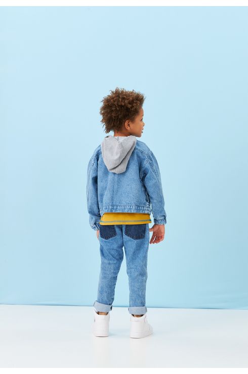 Jaqueta Jeans Com Capuz  E Abertura Por Zíper