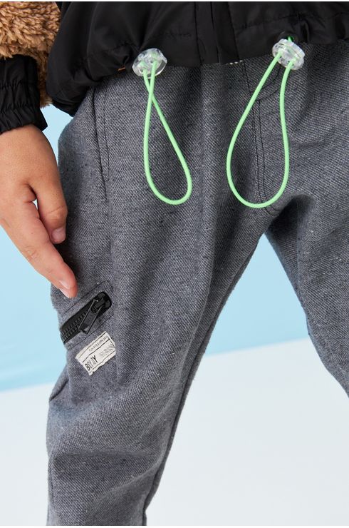 Calça Sarja Com Cordão E Ilhos No Cós