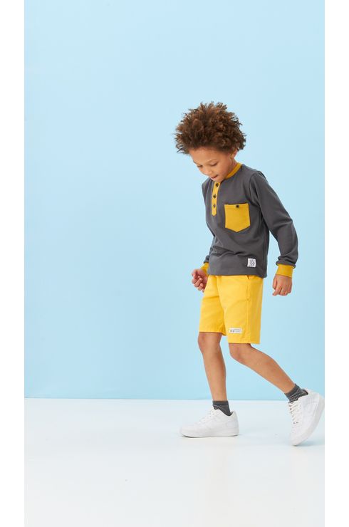 Camiseta Em Malha Piquet Com Gola E Vista De Botão