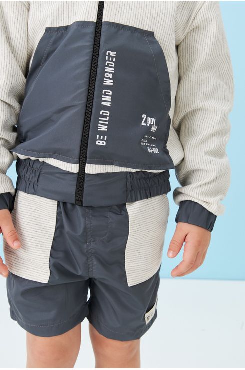 Bermuda Com Bolsos Funcionais E Fivela Para Abertura