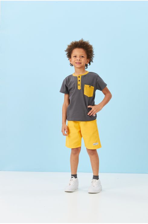 Camiseta Manga Curta Em Malha Piquet Com Gola E Vista De Botão