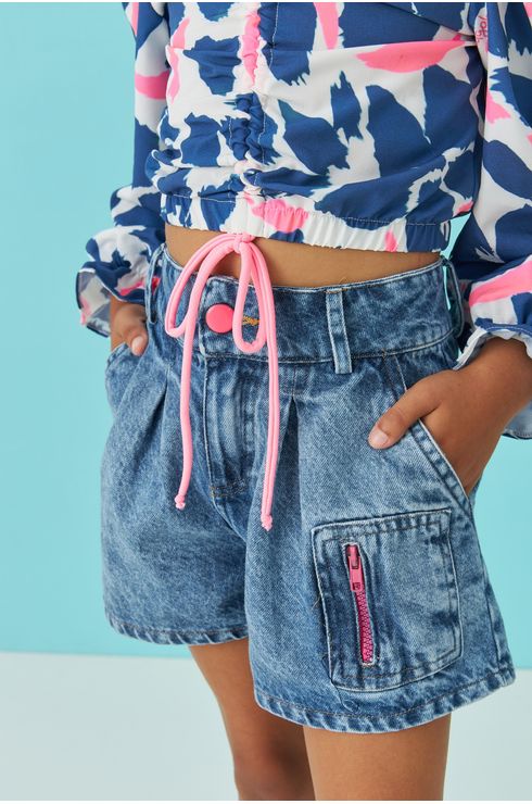 Shorts Jeans Com Detalhe Bolso Zíper