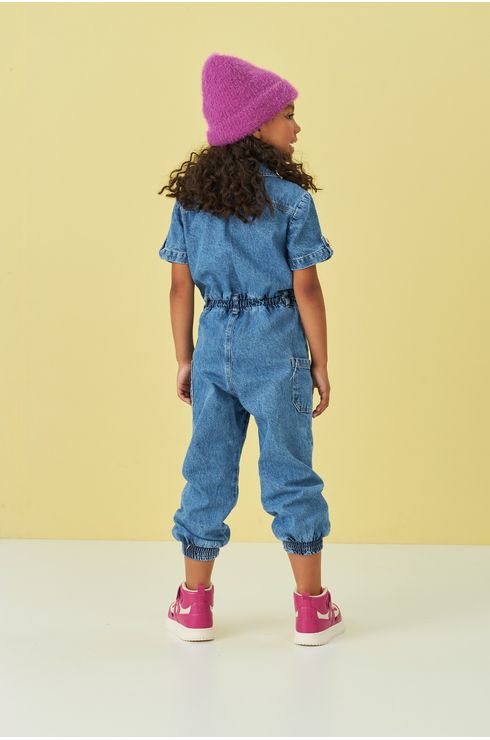 Macação Jeans Com Caseado E Botão