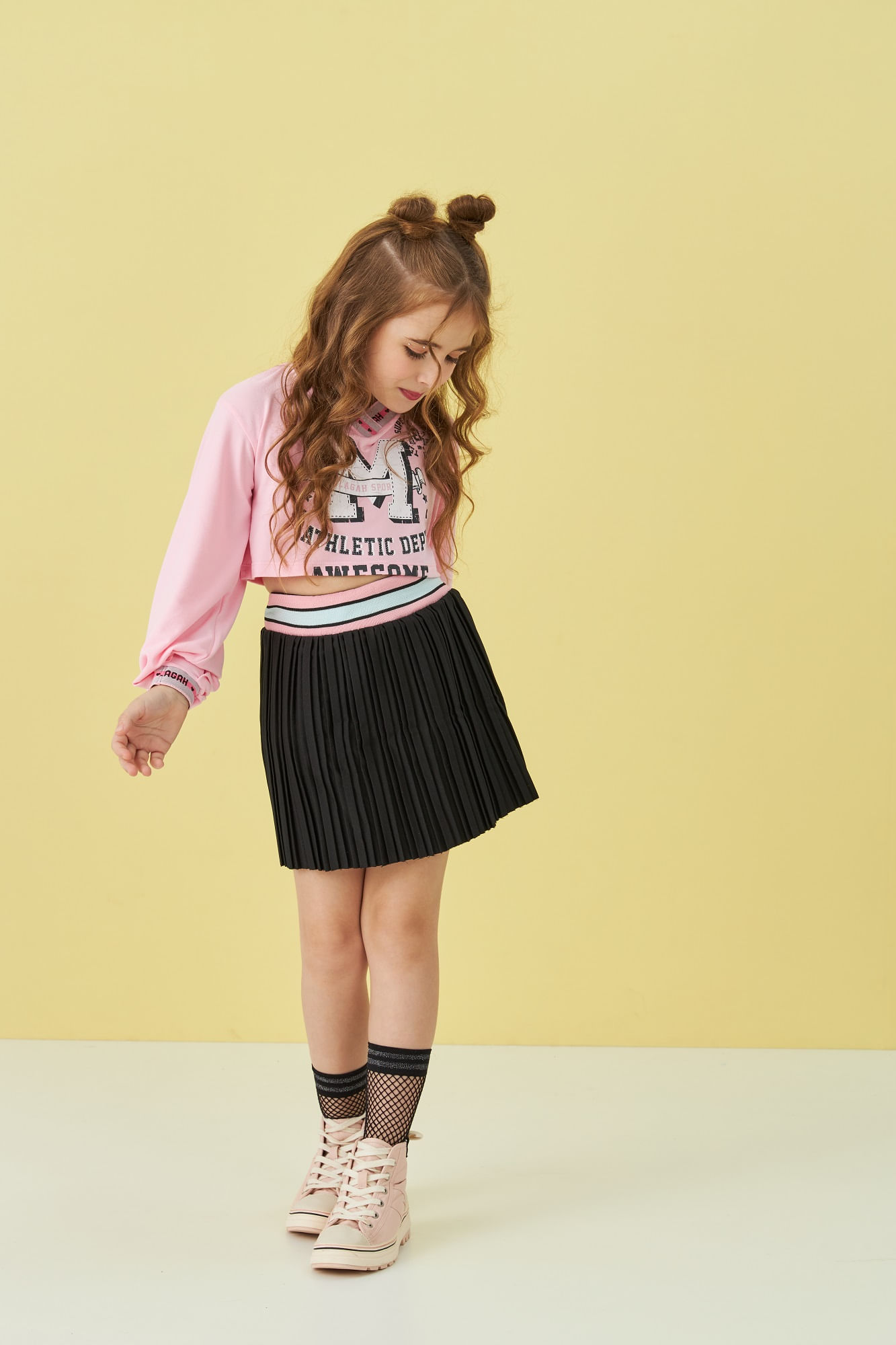 Conjunto-Blusa-Manga-Longa-Com-Decote-E-Saia-Preta