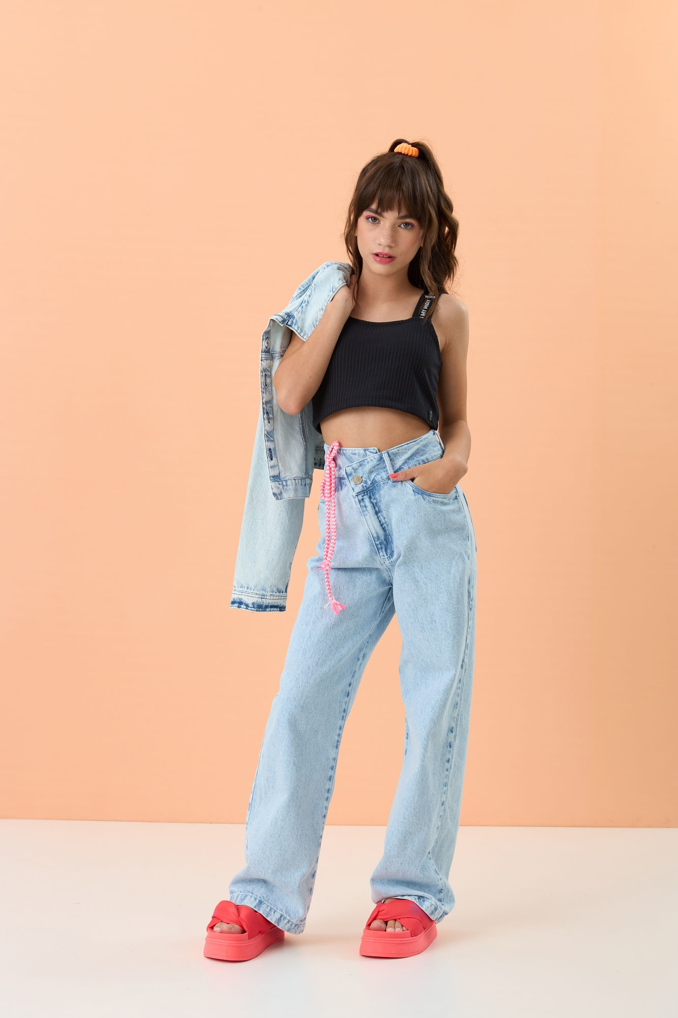 Calca-Wide-Leg-Com-Cos-Deslocado-E-Puido-Pernas