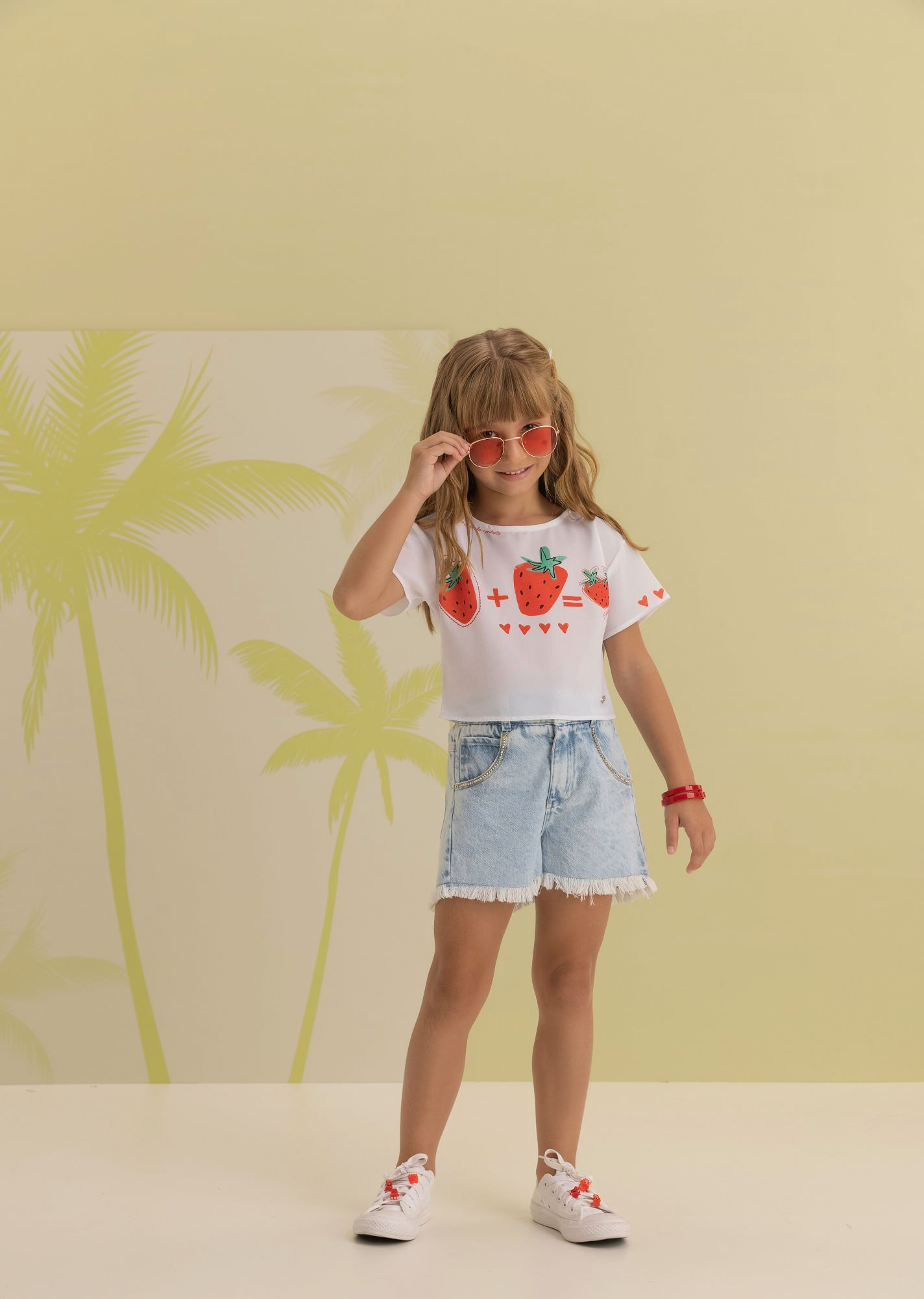 Shorts-Jeans-Com-Strass-No-Bolso-