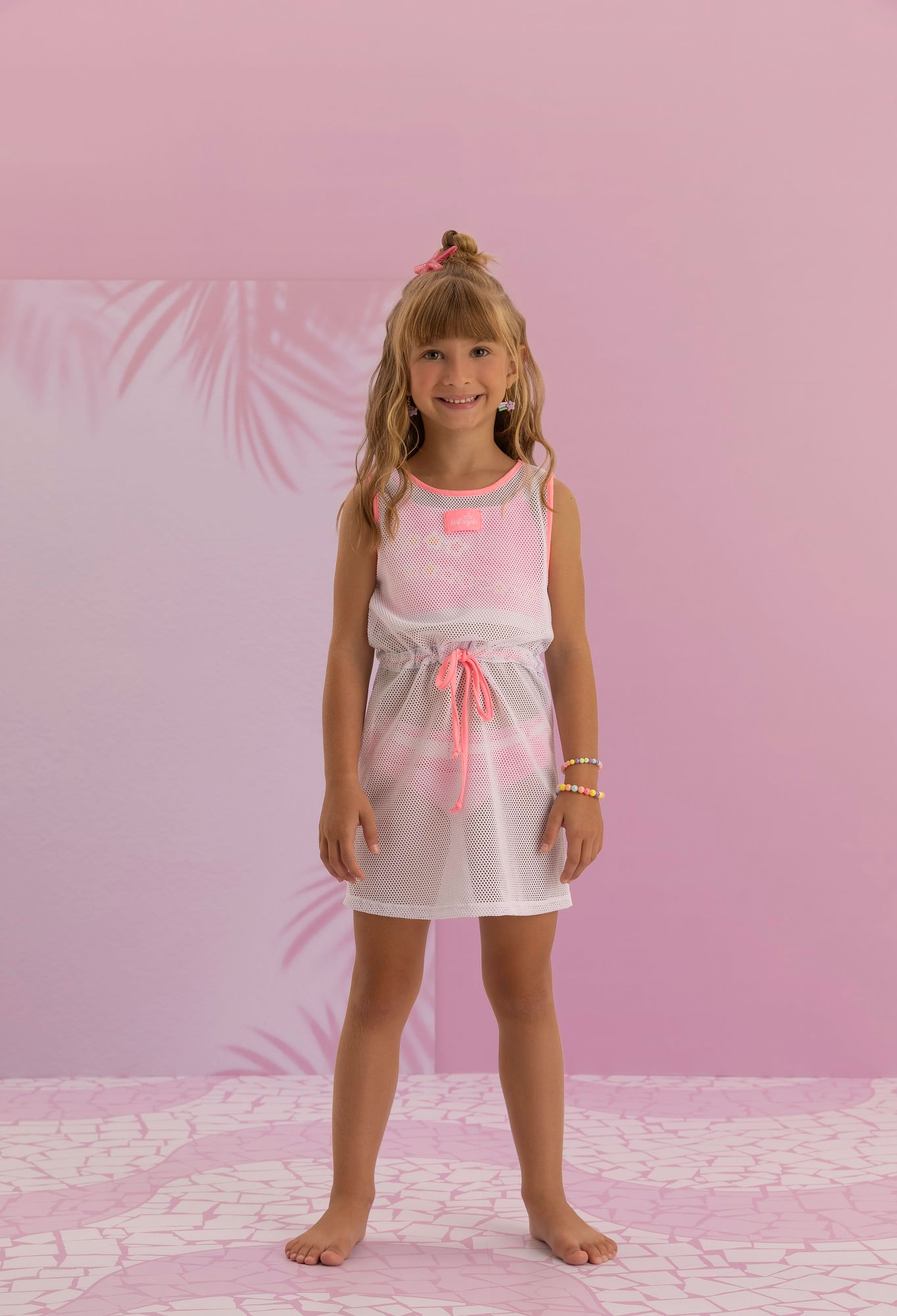 Saida-De-Banho-Com-Detalhes-Em-Rosa