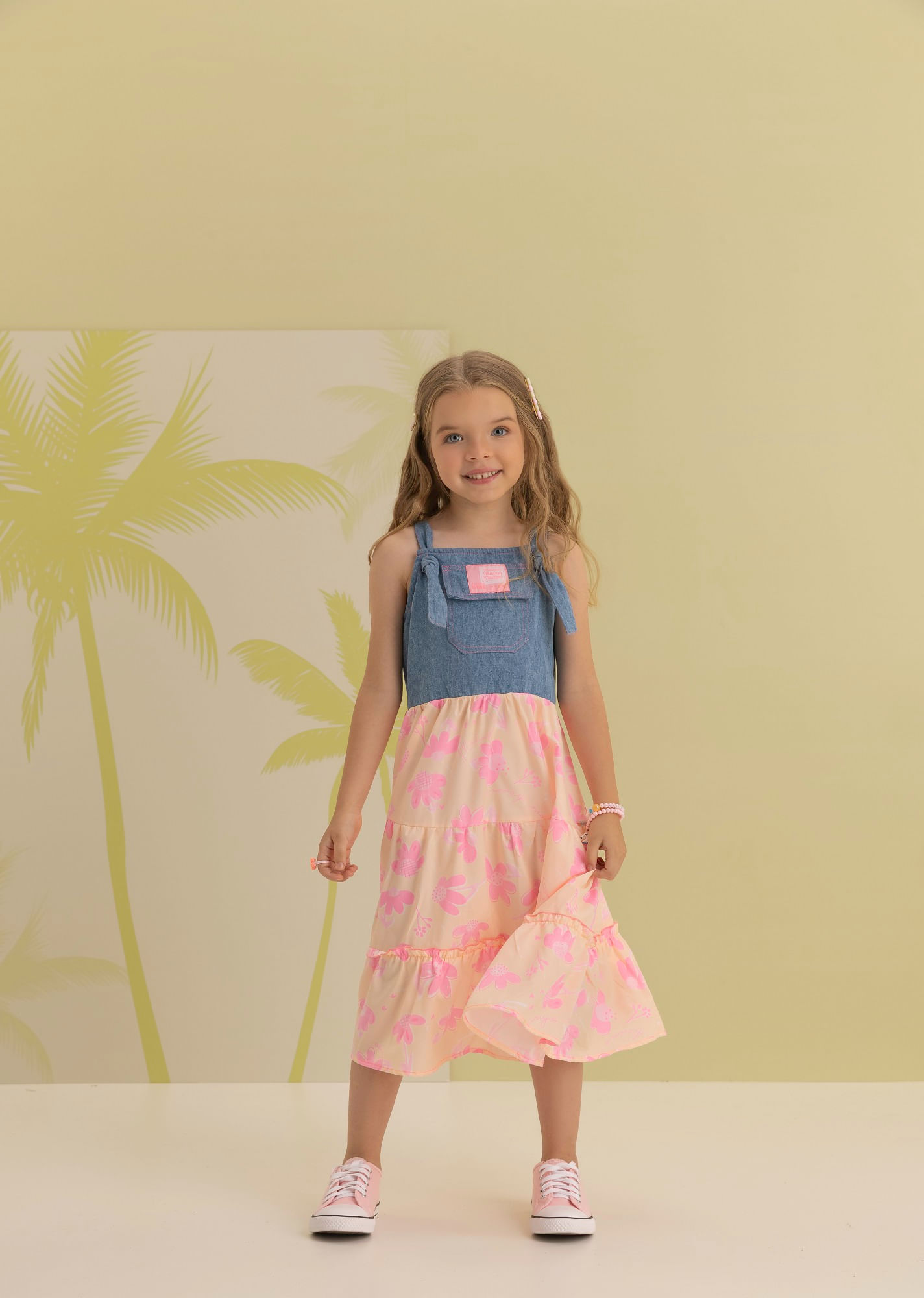 Jardineira-Com-Peito-Em-Jeans-E-Babado-Tres-Marias