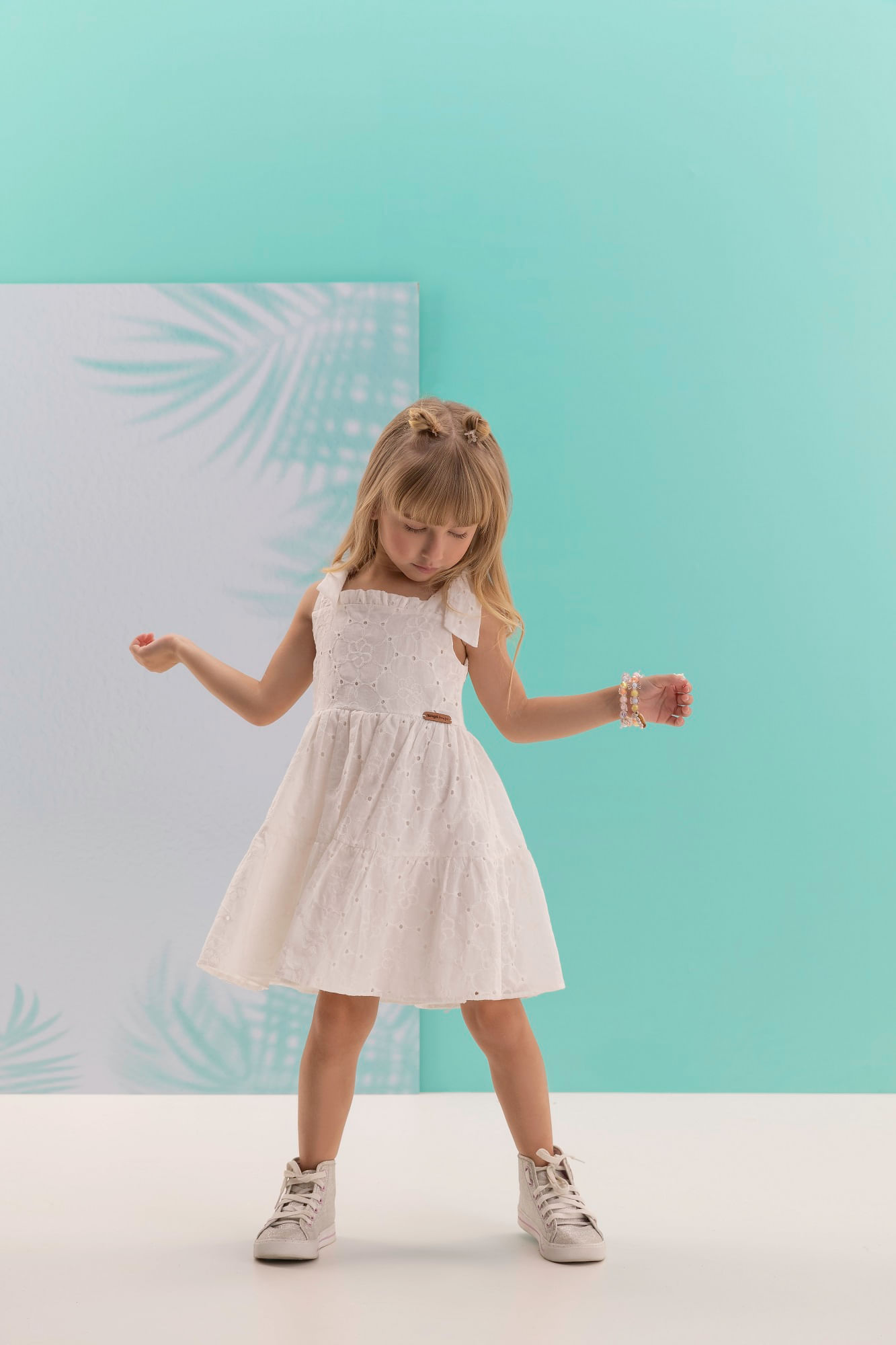 Vestido-Branco-Com-Alca-De-Amarracao-E-Babado-Aplicado