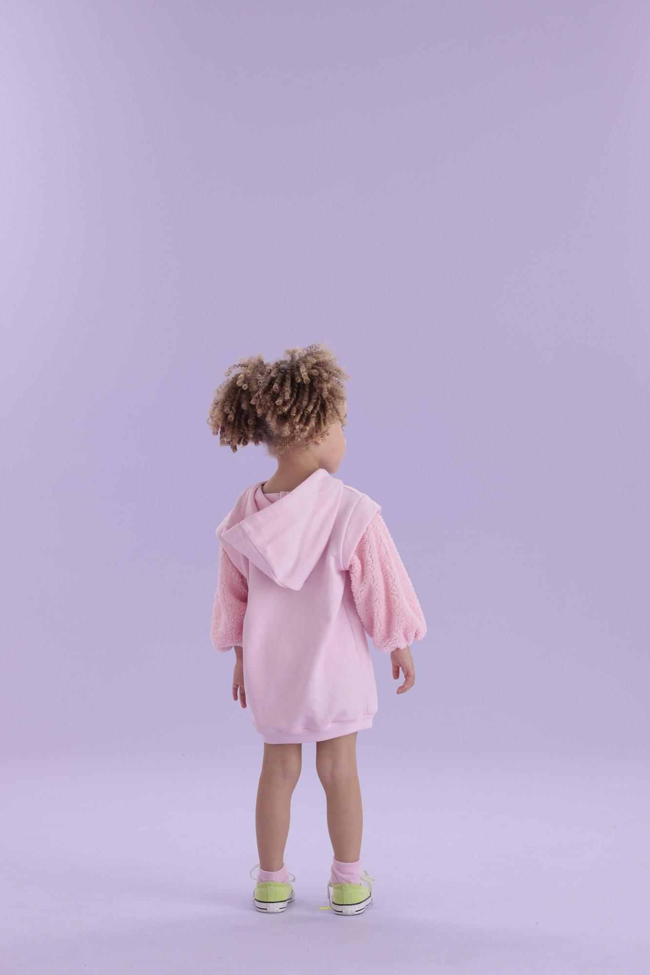 Vestido-Manga-Longa-Com-Capuz-E-Mangas-De-Pelo