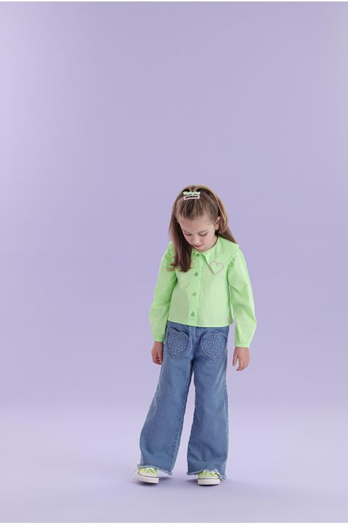 Calça Jeans Com Bolso De Coração E Barra Desfiada