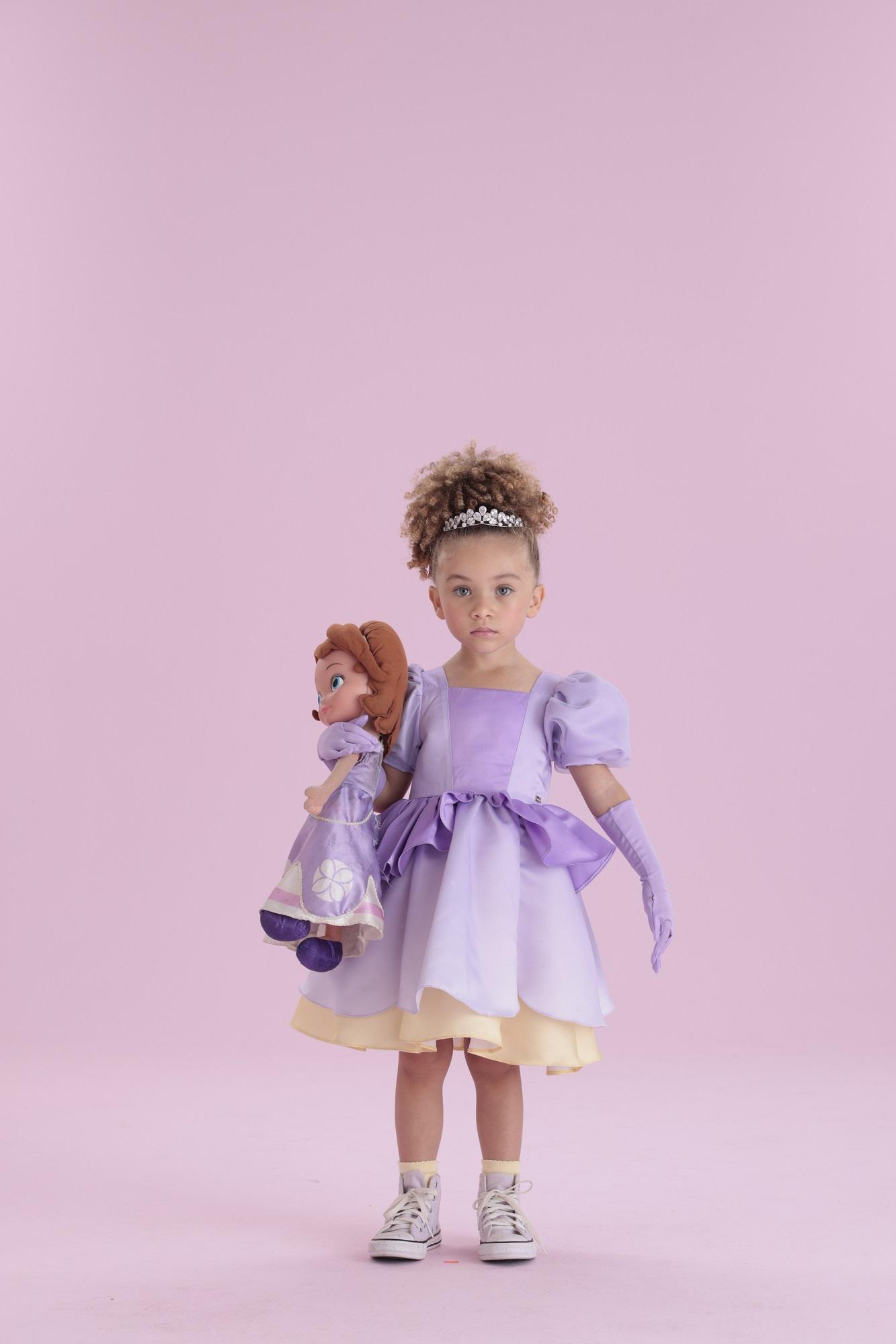 Vestido-Festa-Lilas-Com-Manga-Bufante-E-Luvas