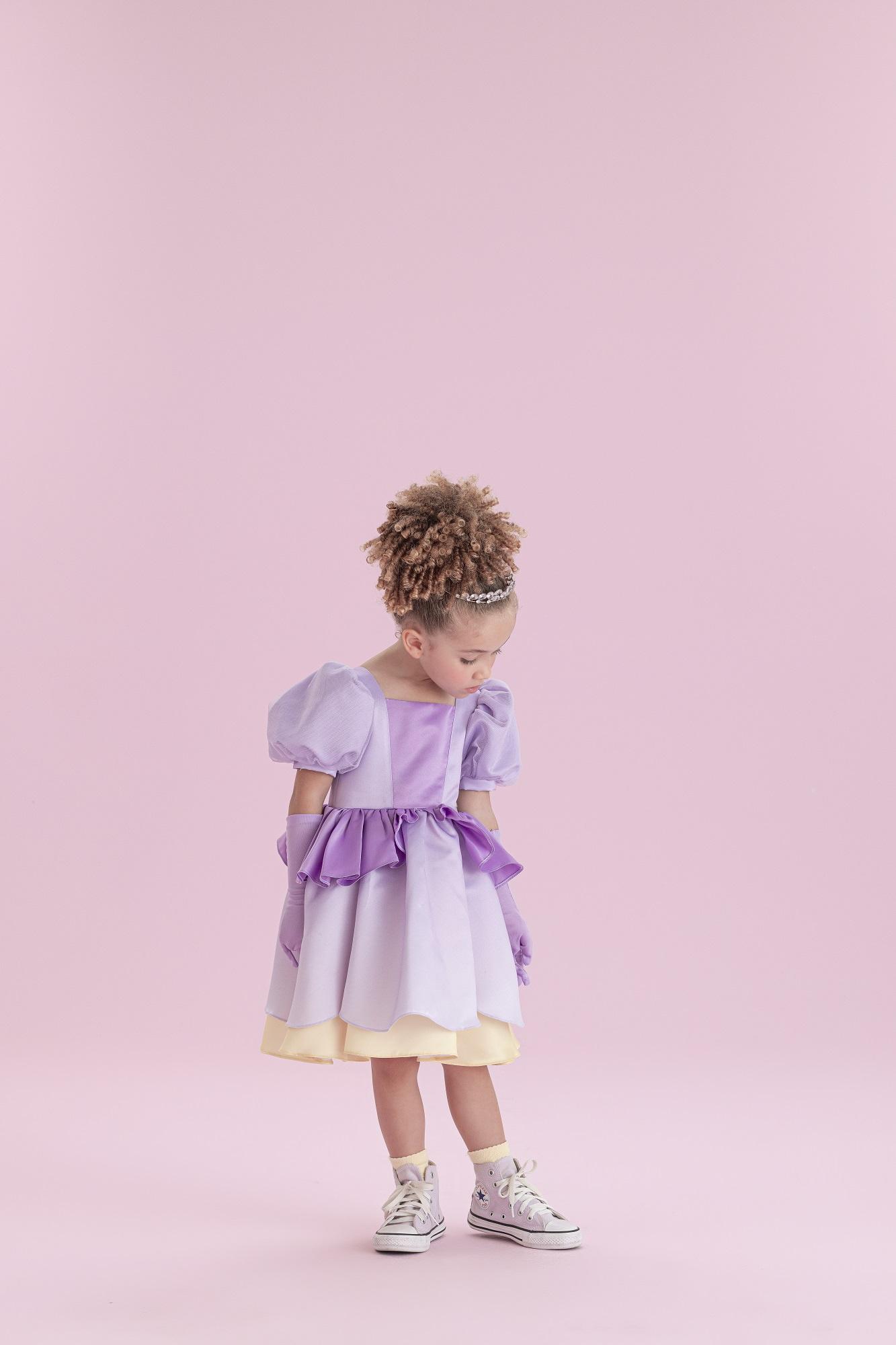 Vestido-Festa-Lilas-Com-Manga-Bufante-E-Luvas