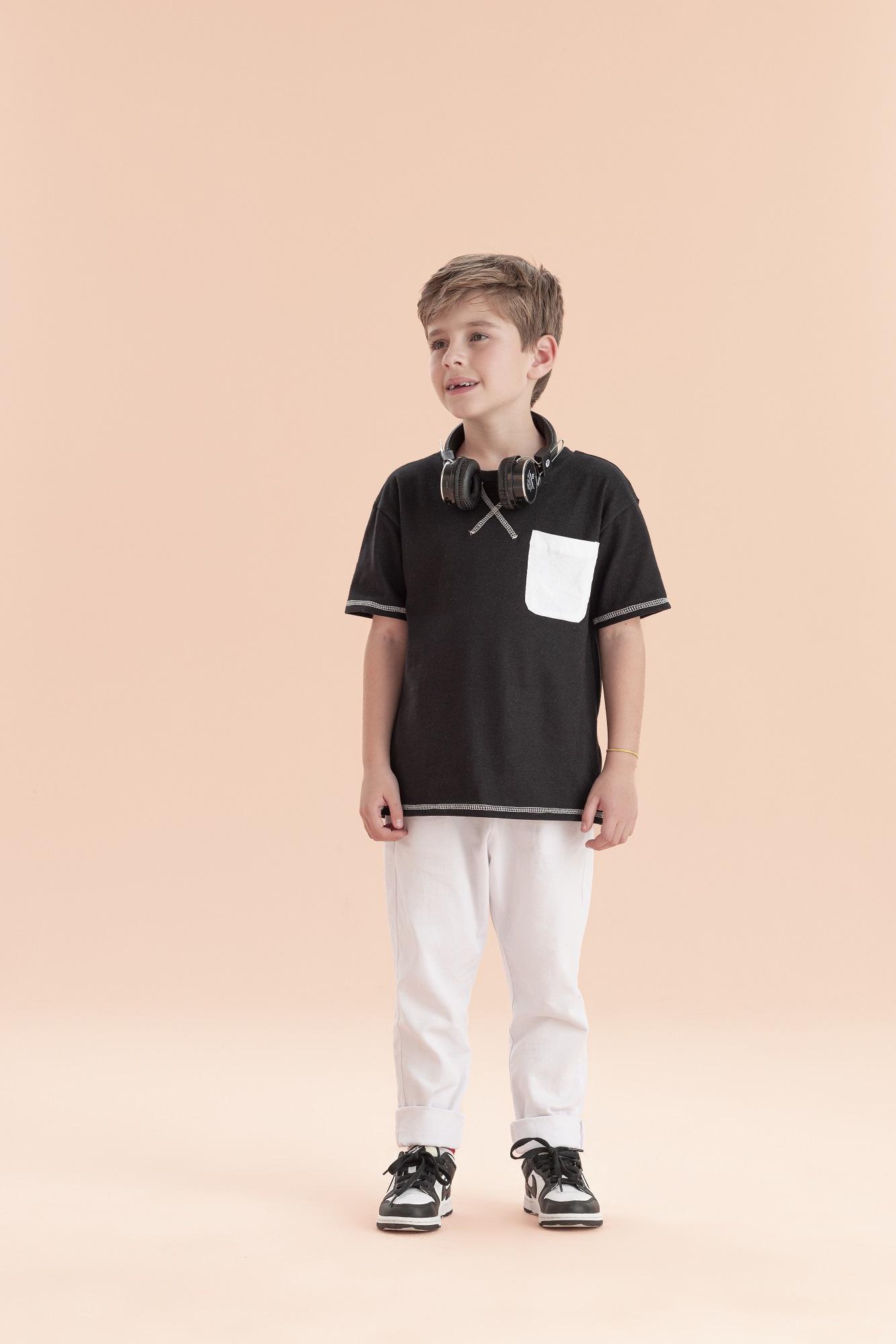 Camiseta-Manga-Curta-Com-Costura-Contrastante-E-Bolsinho