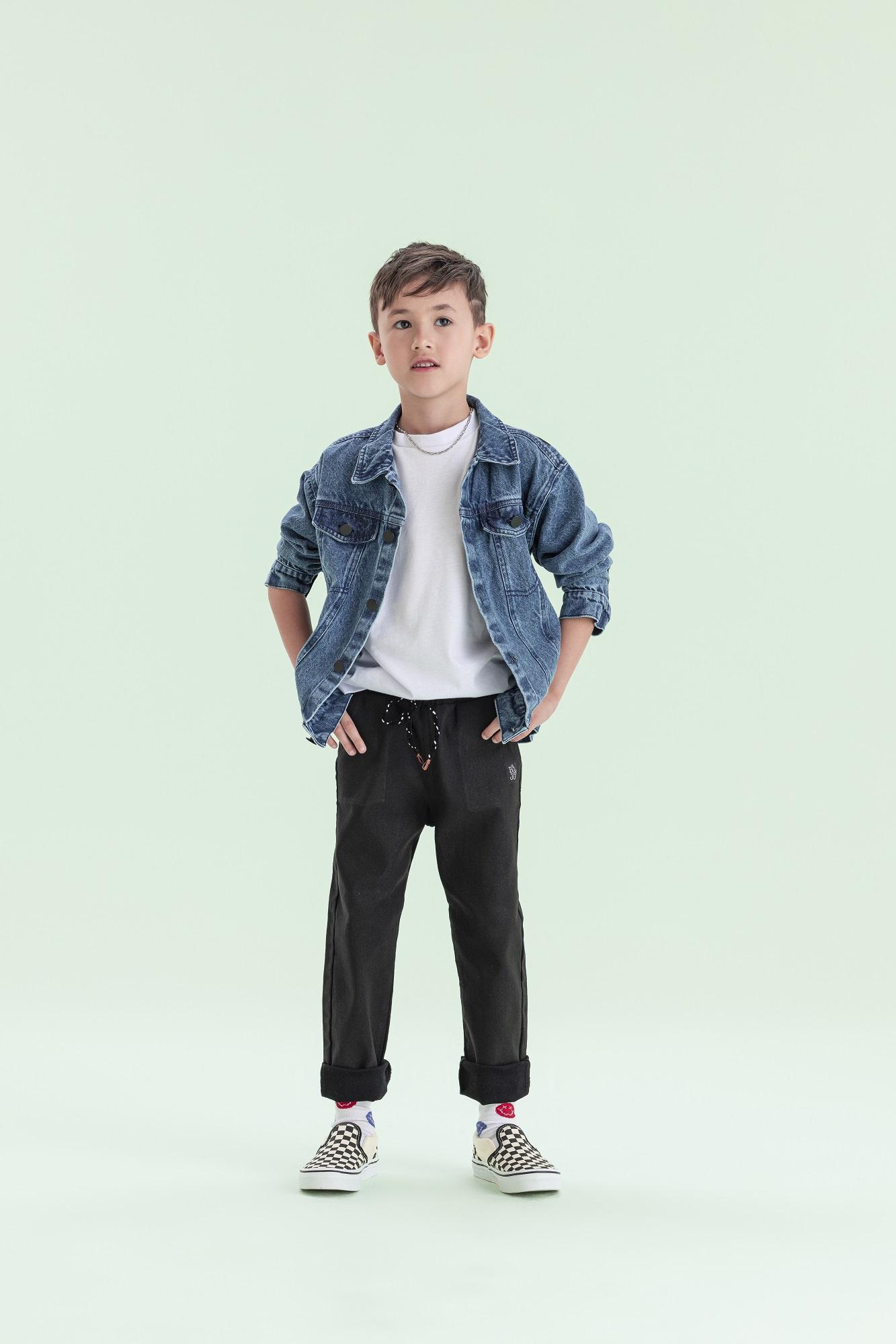 Jaqueta-Jeans-Com-Puidos-E-Estampa-Nas-Costas