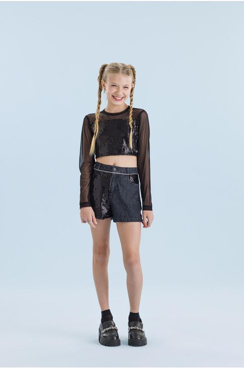 Short Black Com Aplicação De Paete