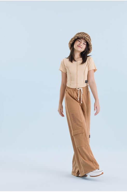 Calça Wide Leg Com Bolso Sobreposto E Silk