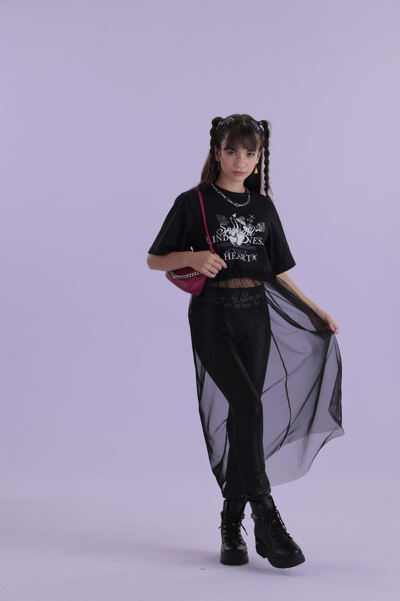 Blusa-Manga-Curta-Com-Silk-E-Saia-Aplicada-Em-Tule