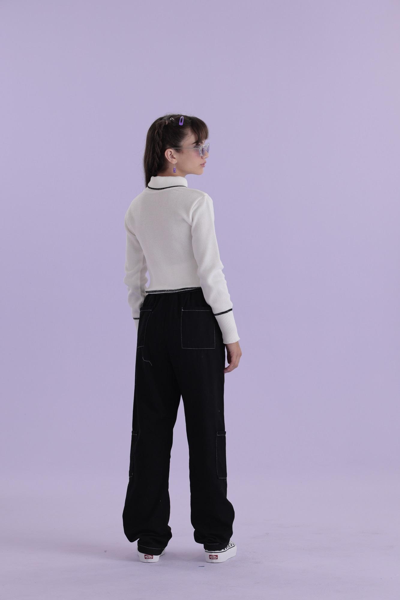 Calca-Em-Sarja-Reta-Com-Costura-Aparente-E-Bolso-Lateral