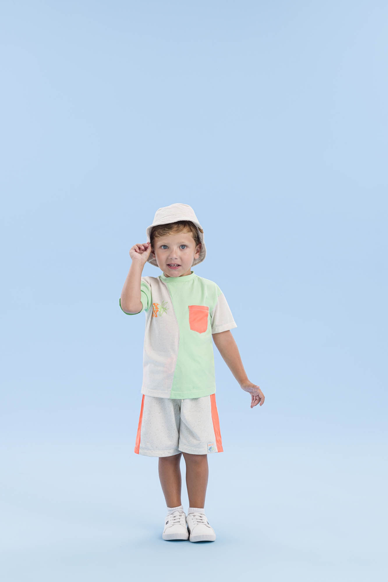 Camiseta-Com-Recorers-E-Bolso-Contrastante