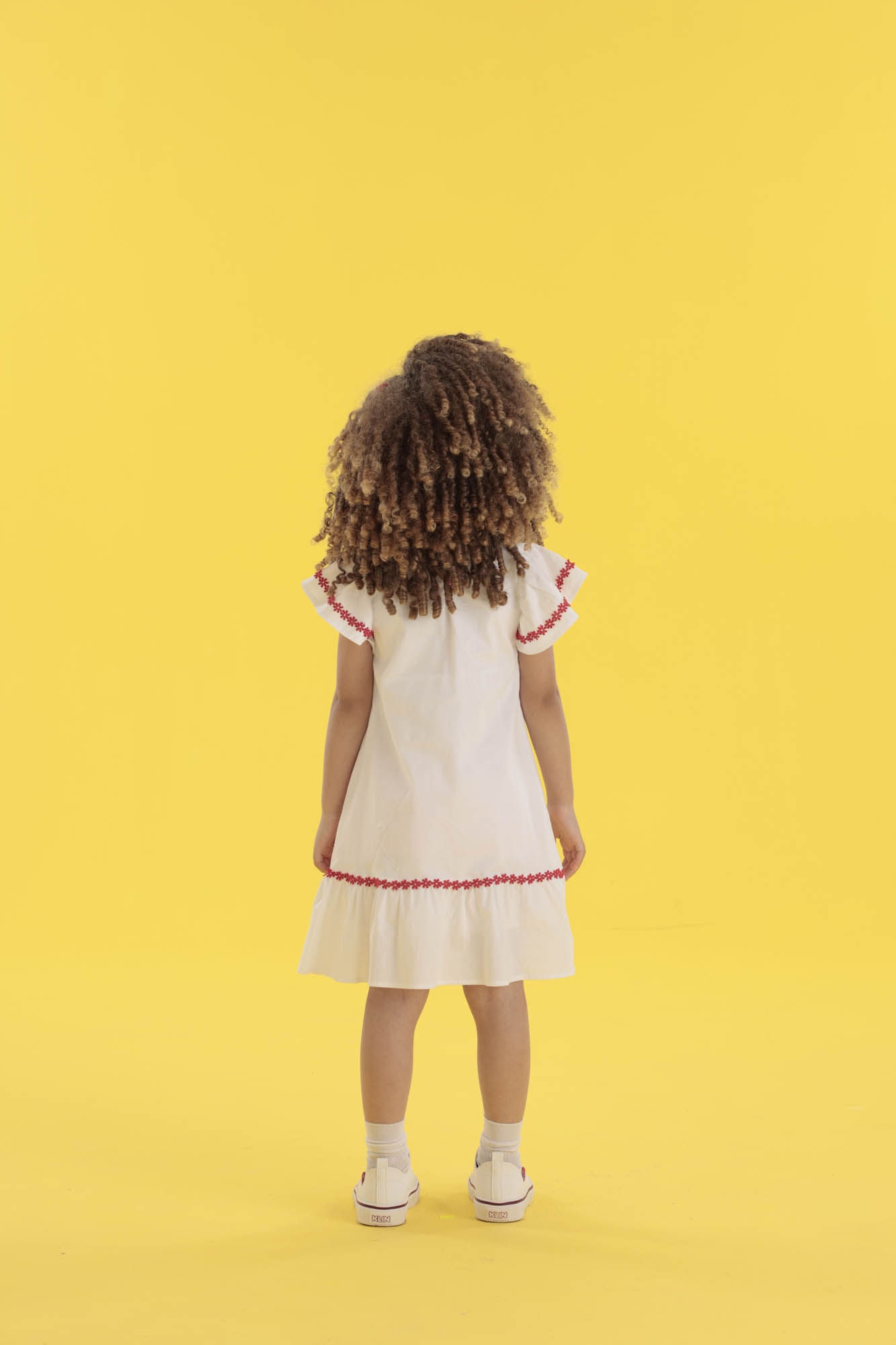 Vestido-Em-Tricoline-Com-Detalhes-Em-Renda
