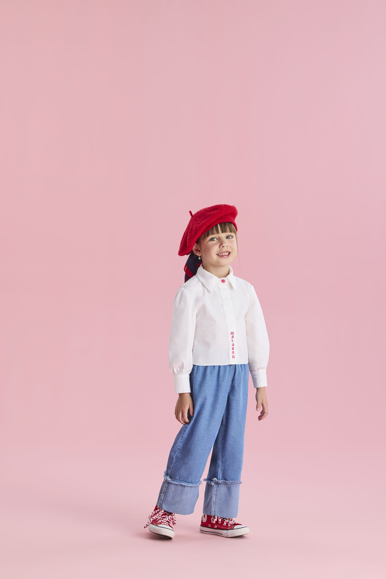 Calca-Jeans-Com-Barra-Virada-E-Estampa