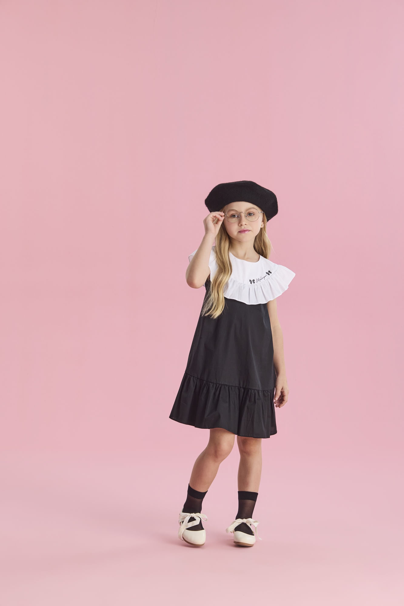 Vestido-Manga-Curta-Preto-E-Branco-Com-Babado