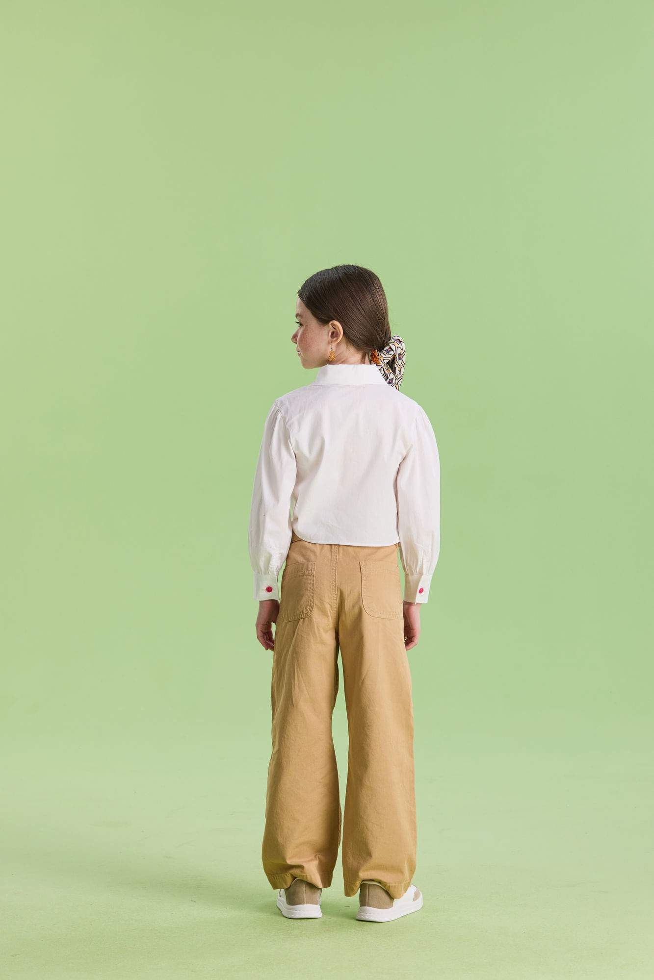 Calca-Wide-Leg-Cargo-Em-Sarja-Com-Bolsos-Sobrepostos