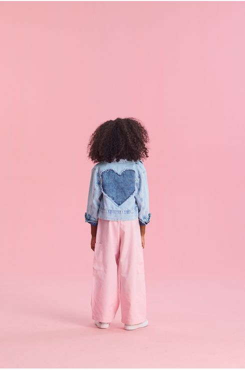 Jaqueta Jeans Com Nuances De Cor E Detalhe Coração