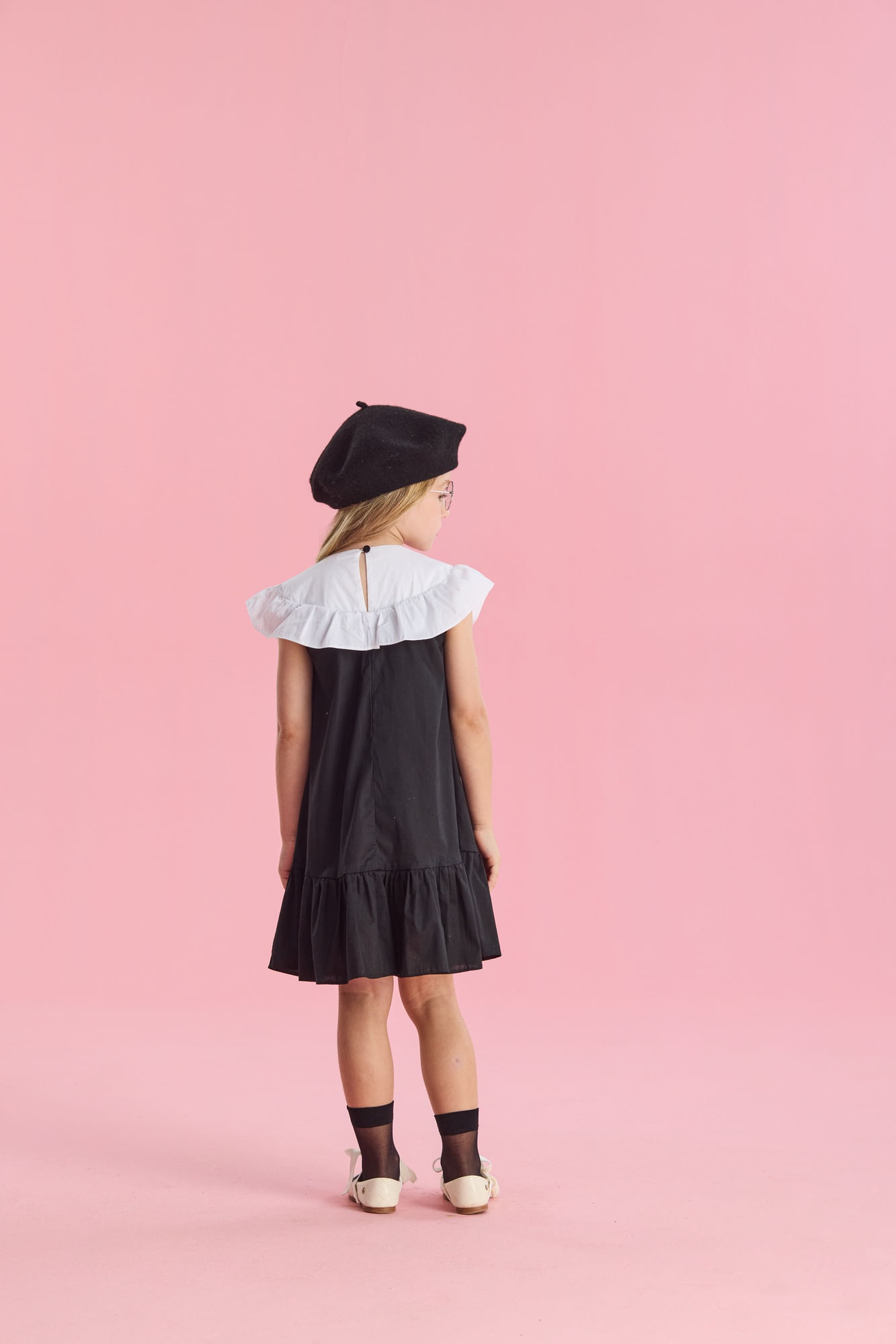 Vestido-Manga-Curta-Preto-E-Branco-Com-Babado