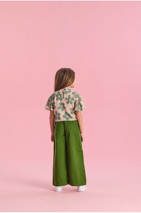 Conjunto Manga Curta Calça Pantacourt E Blusa Com Manga Ampla